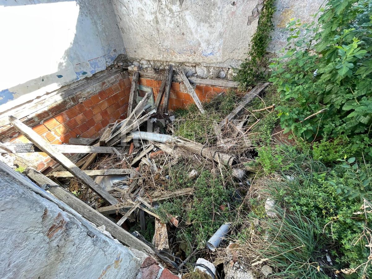 Bribir - antiquariato nel centro della città