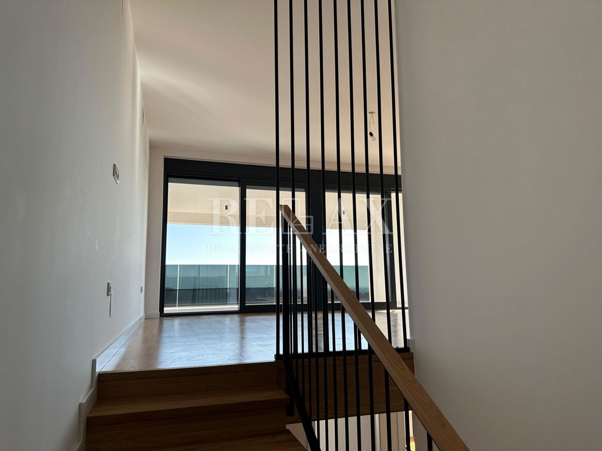 KRK - Appartamento di lusso con piscina e vista mare