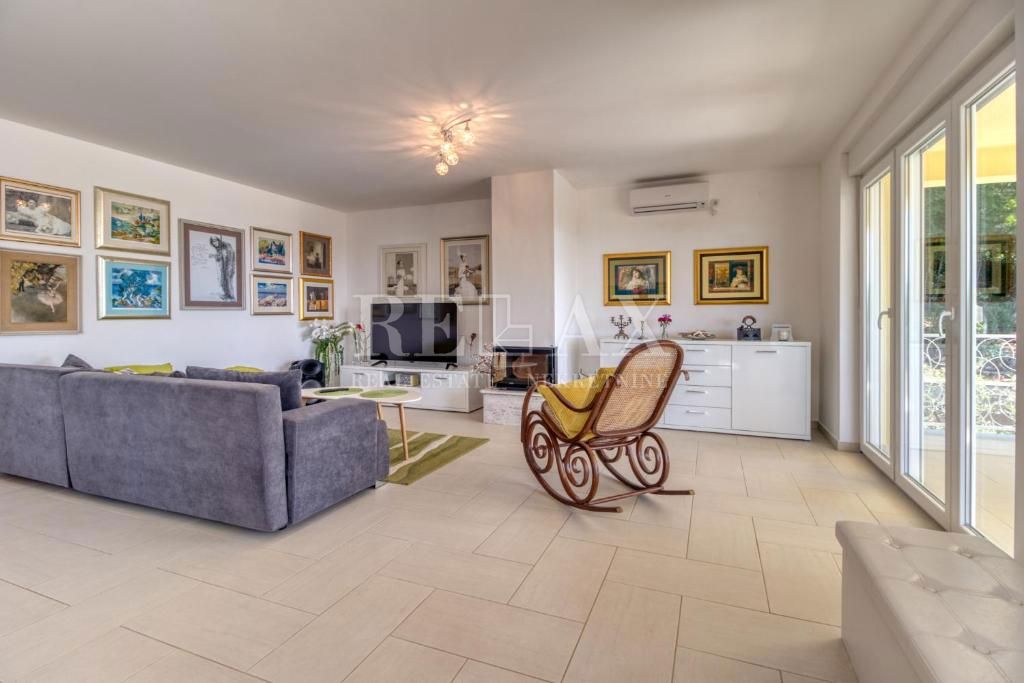 Isola di Krk, Omišalj - Casa con giardino e piscina