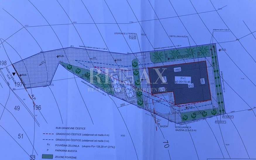Lotto edificabile con permesso di costruzione per villa urbana