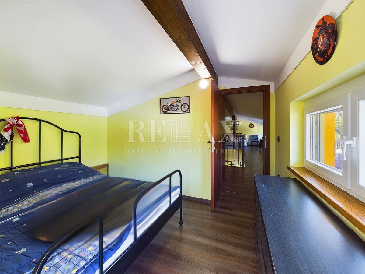 Novi Vinodolski, Bribir - casa spaziosa in una posizione tranquilla