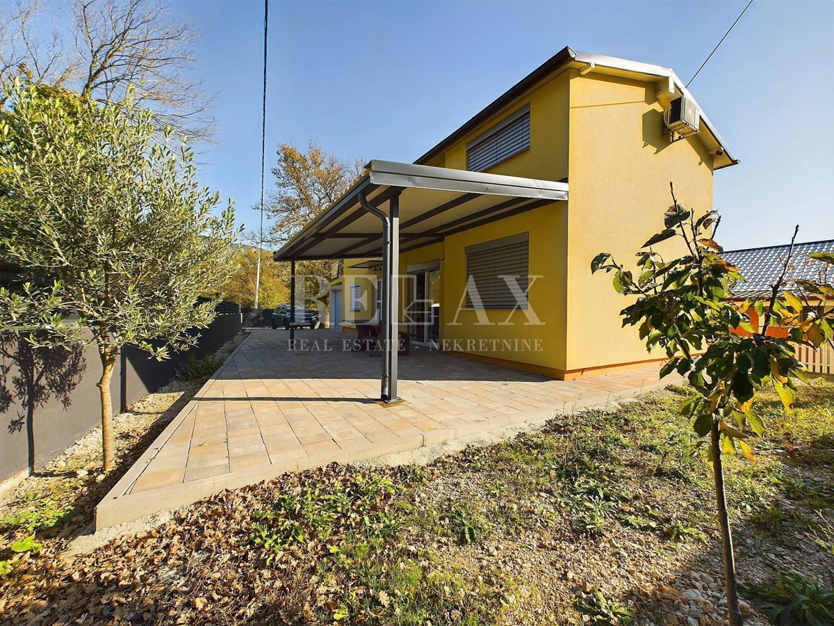 Novi Vinodolski, Bribir - casa spaziosa in una posizione tranquilla