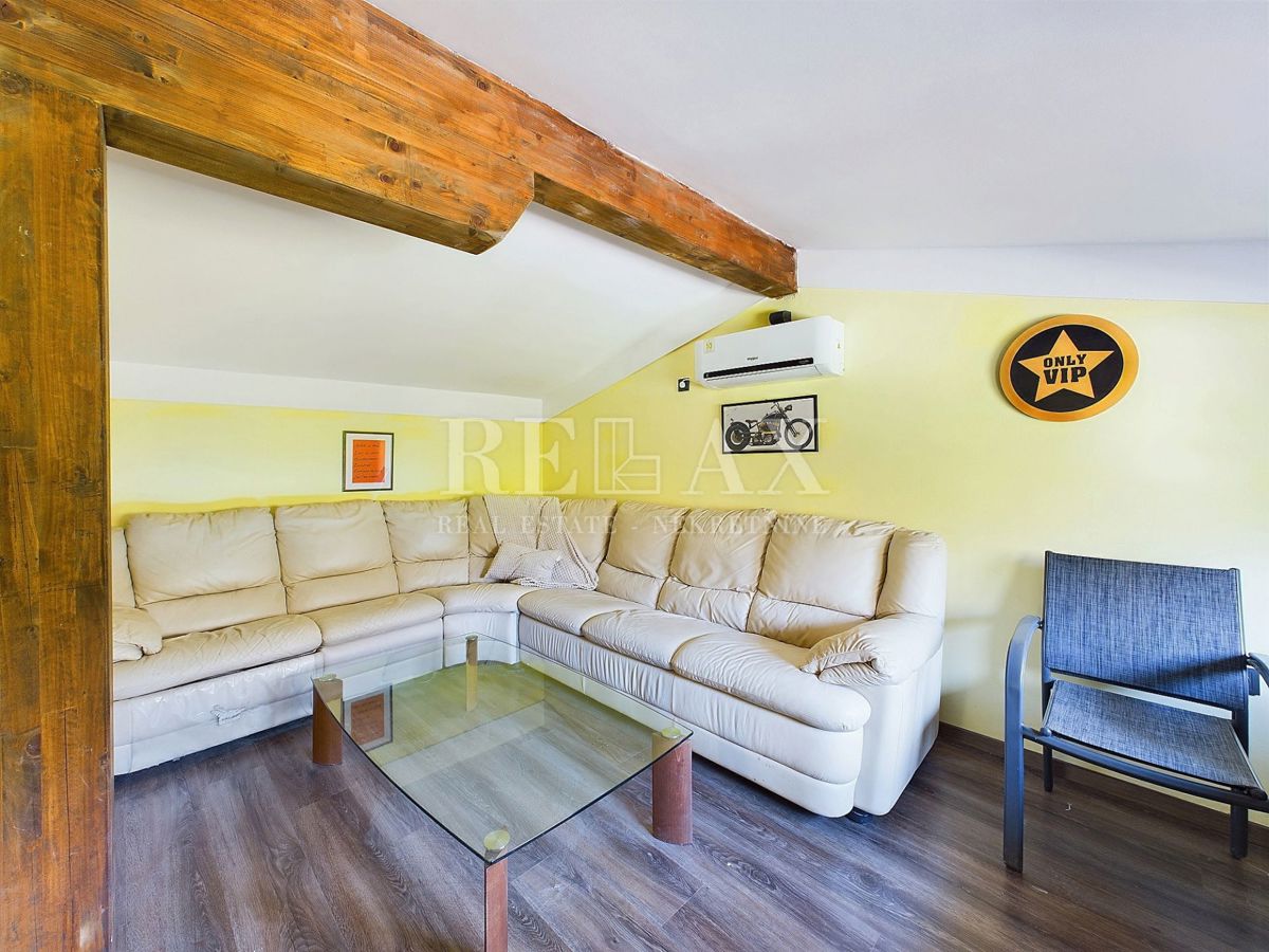 Novi Vinodolski, Bribir - casa spaziosa in una posizione tranquilla