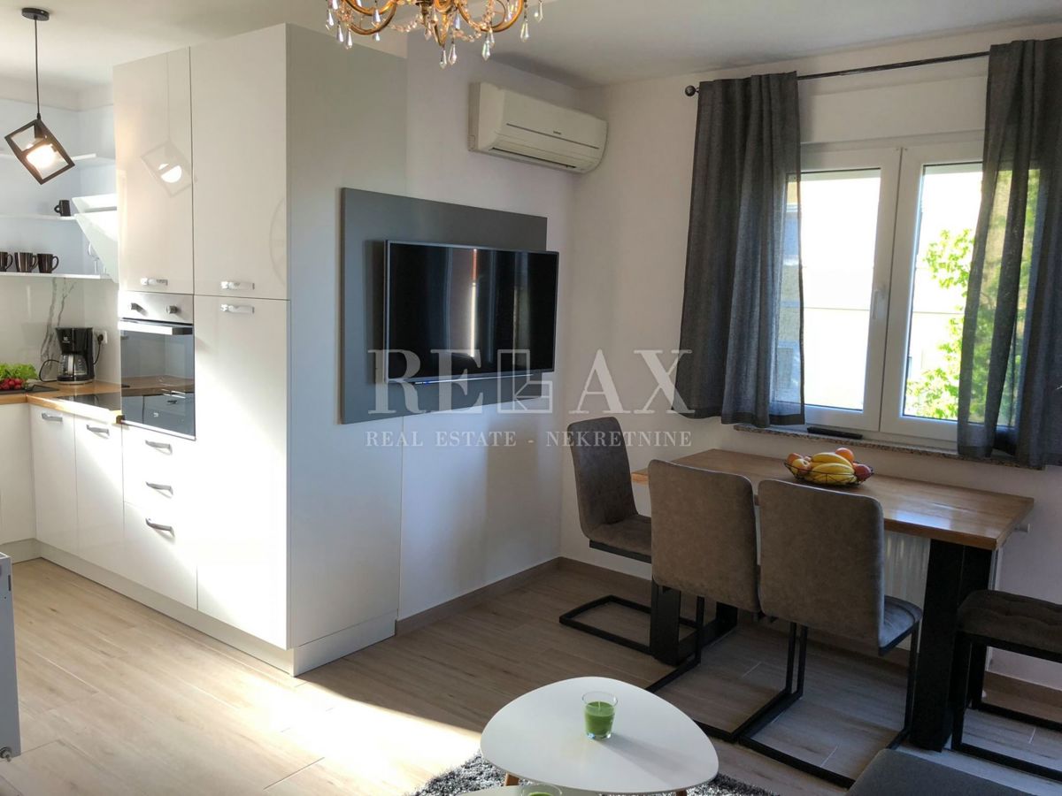 Oprić, Lovran - villa con appartamenti e piscina