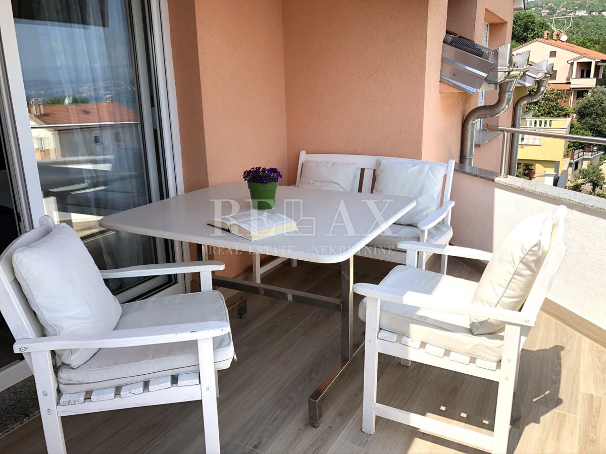 Oprić, Lovran - villa con appartamenti e piscina