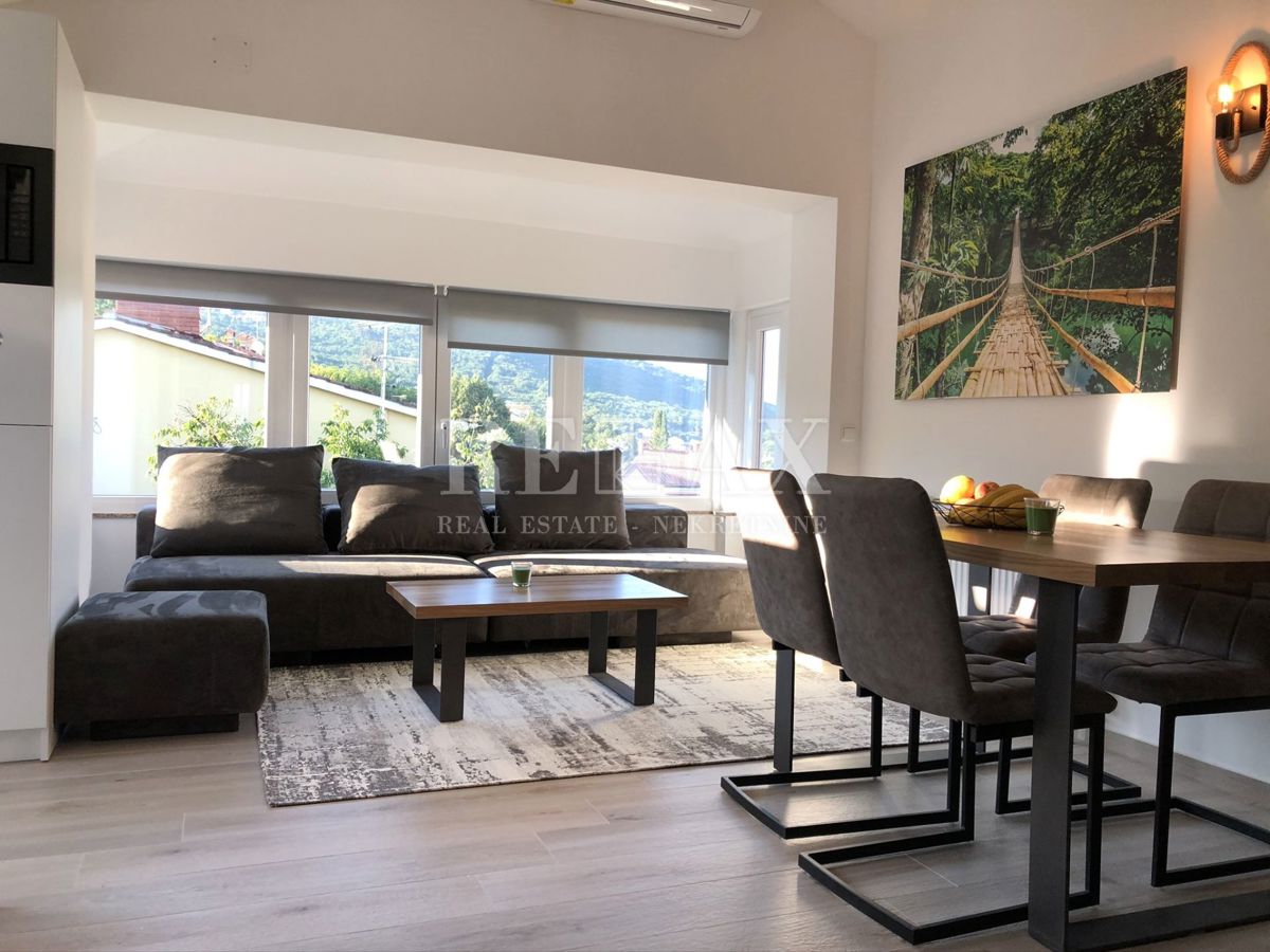 Oprić, Lovran - villa con appartamenti e piscina