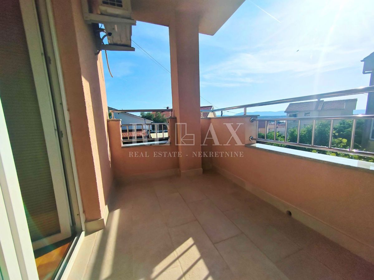 Isola di Krk, Malinska – appartamento con due camere vicino al centro