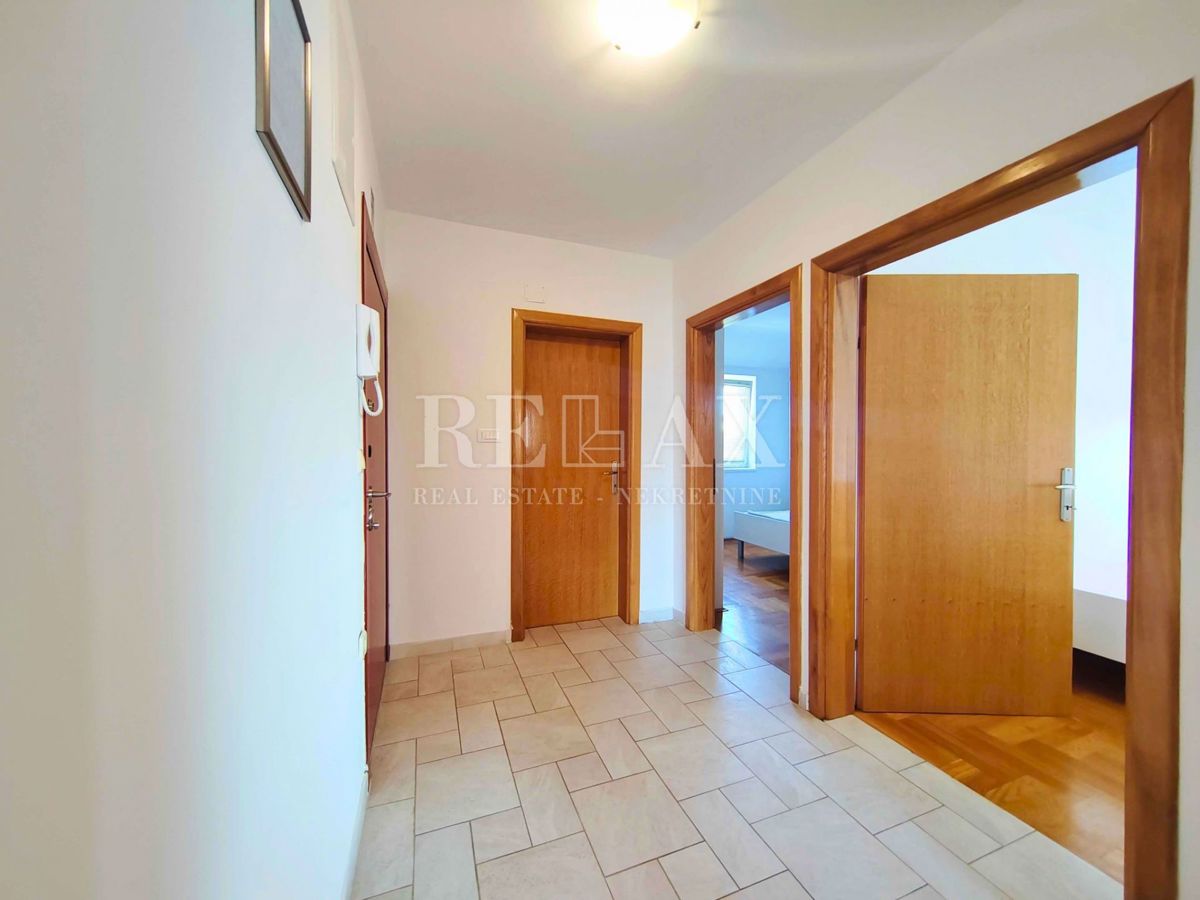 Isola di Krk, Malinska – appartamento con due camere vicino al centro