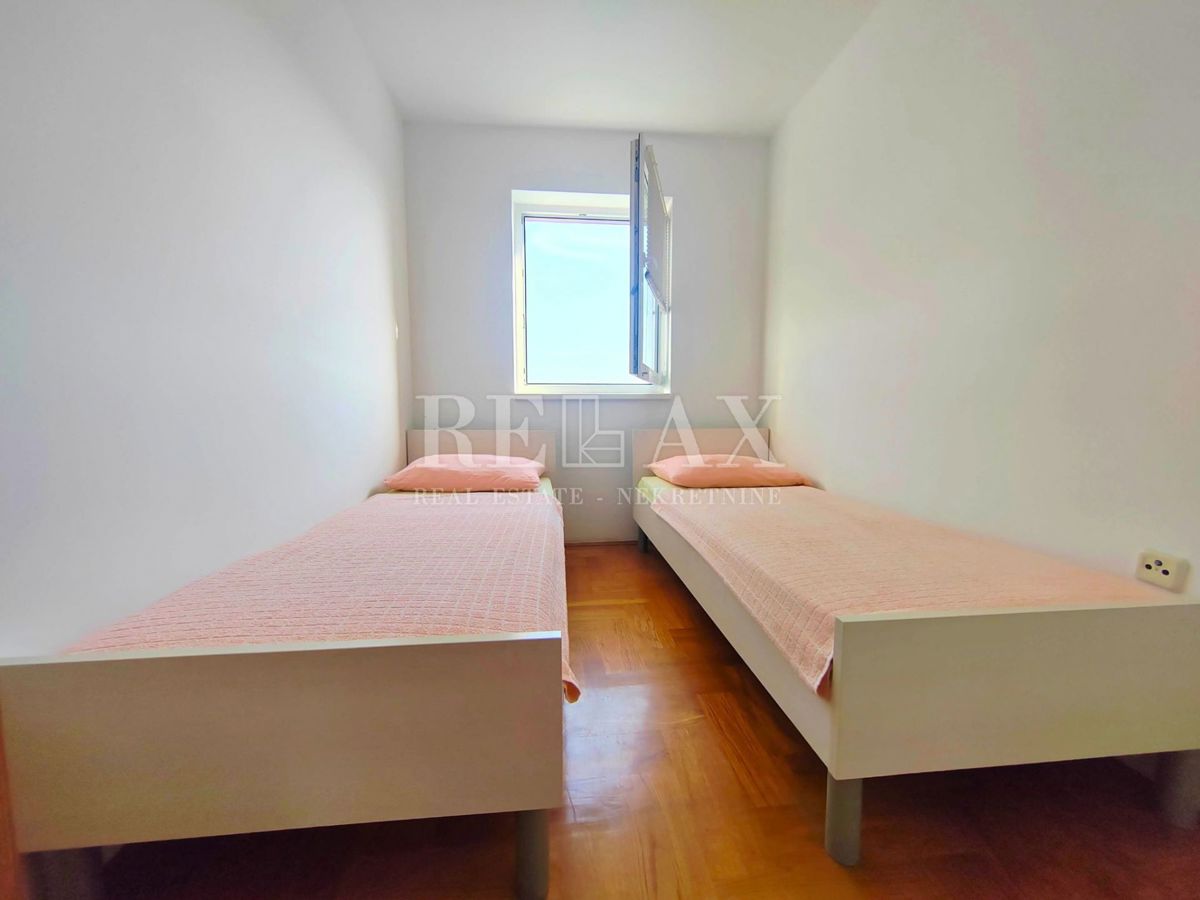 Isola di Krk, Malinska – appartamento con due camere vicino al centro