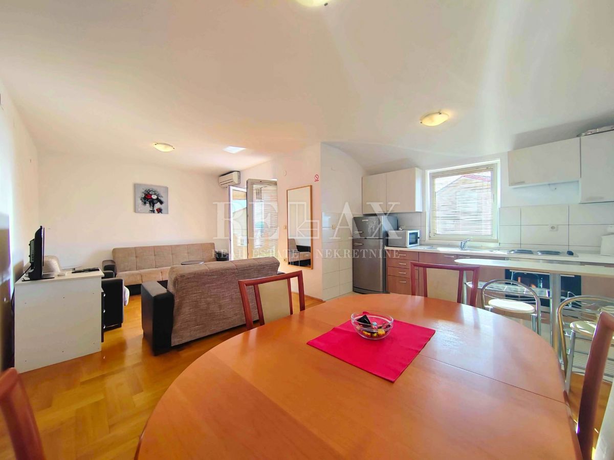 Isola di Krk, Malinska – appartamento con due camere vicino al centro