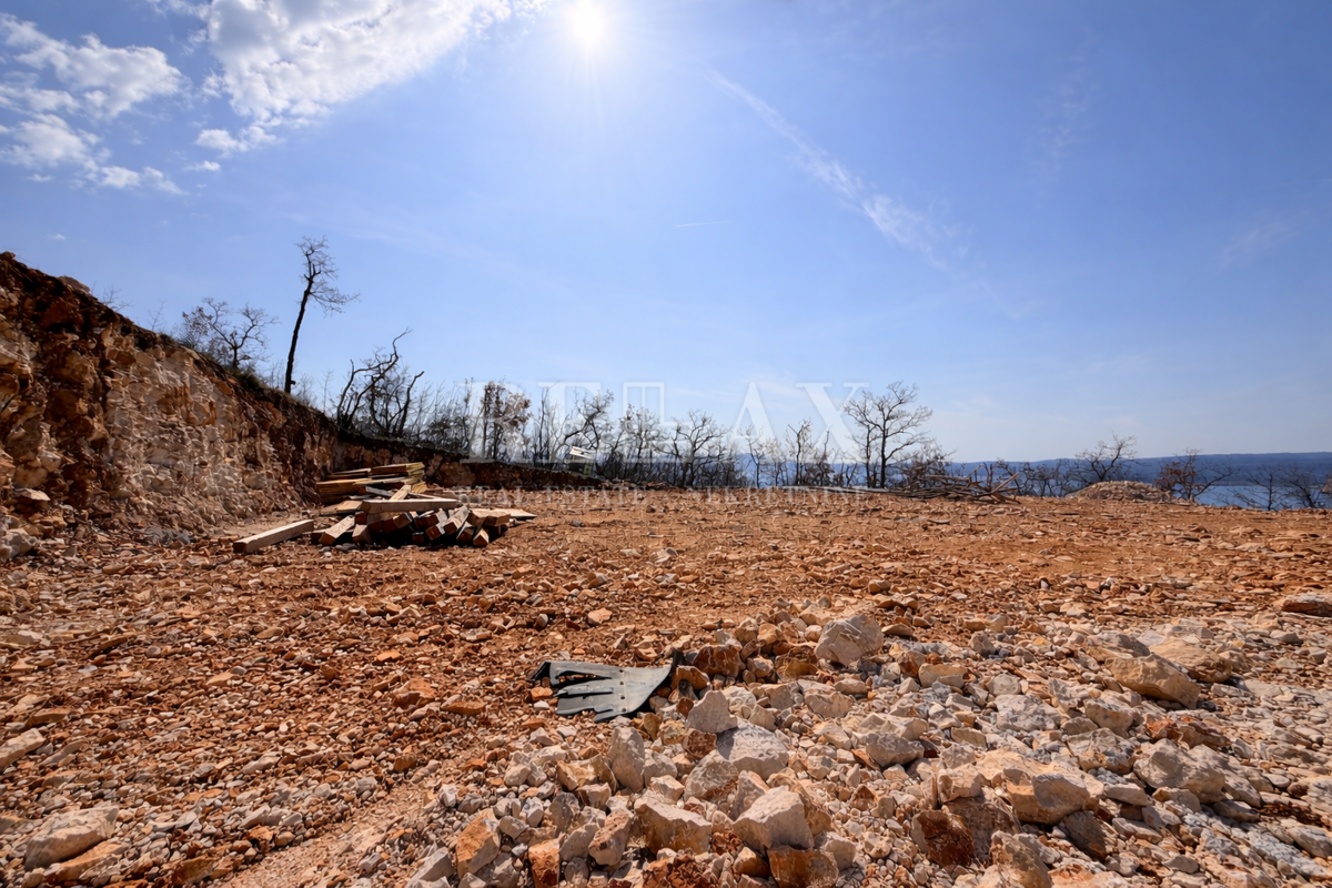 Crikvenica - sono iniziati i lavori di costruzione, una casa con piscina