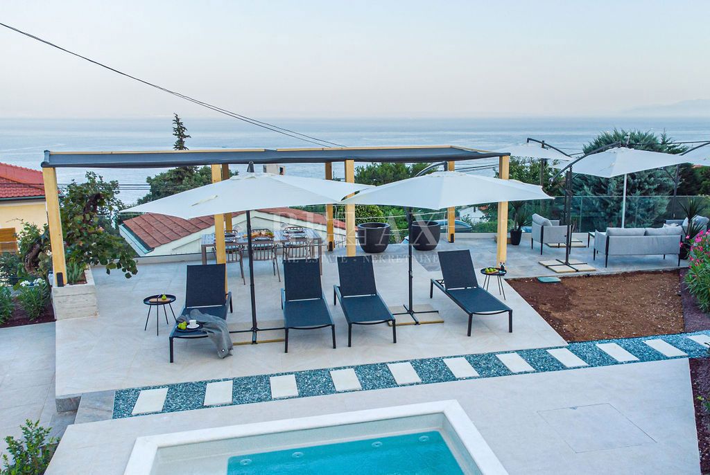 Lussuoso appartamento a Opatija con vista sul mare