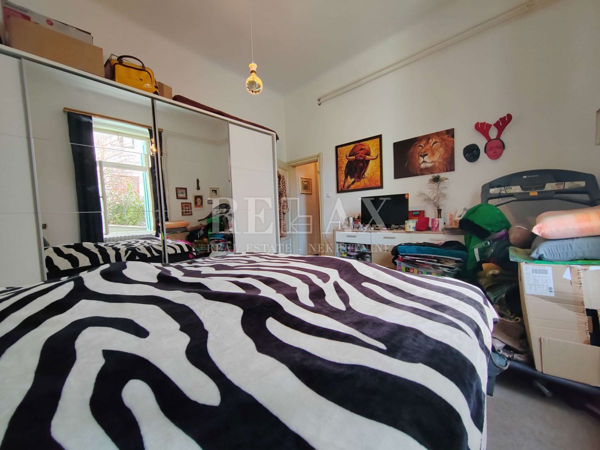 Abbazia - piano di una villa nel centro con garage 