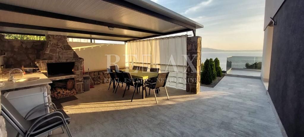 Novi Vinodolski - villa di lusso con piscina