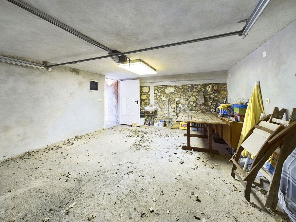 Bribir - spaziosa casa a schiera con garage