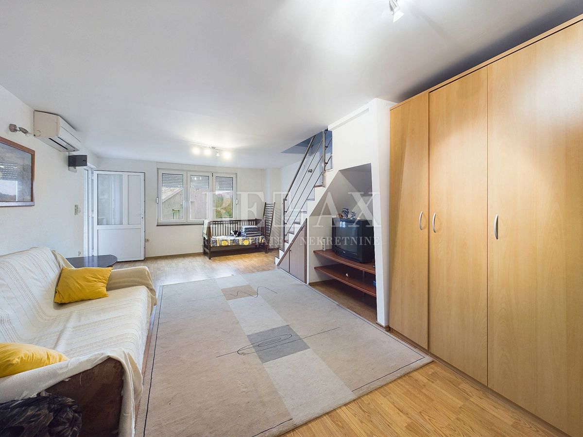 Bribir - spaziosa casa a schiera con garage