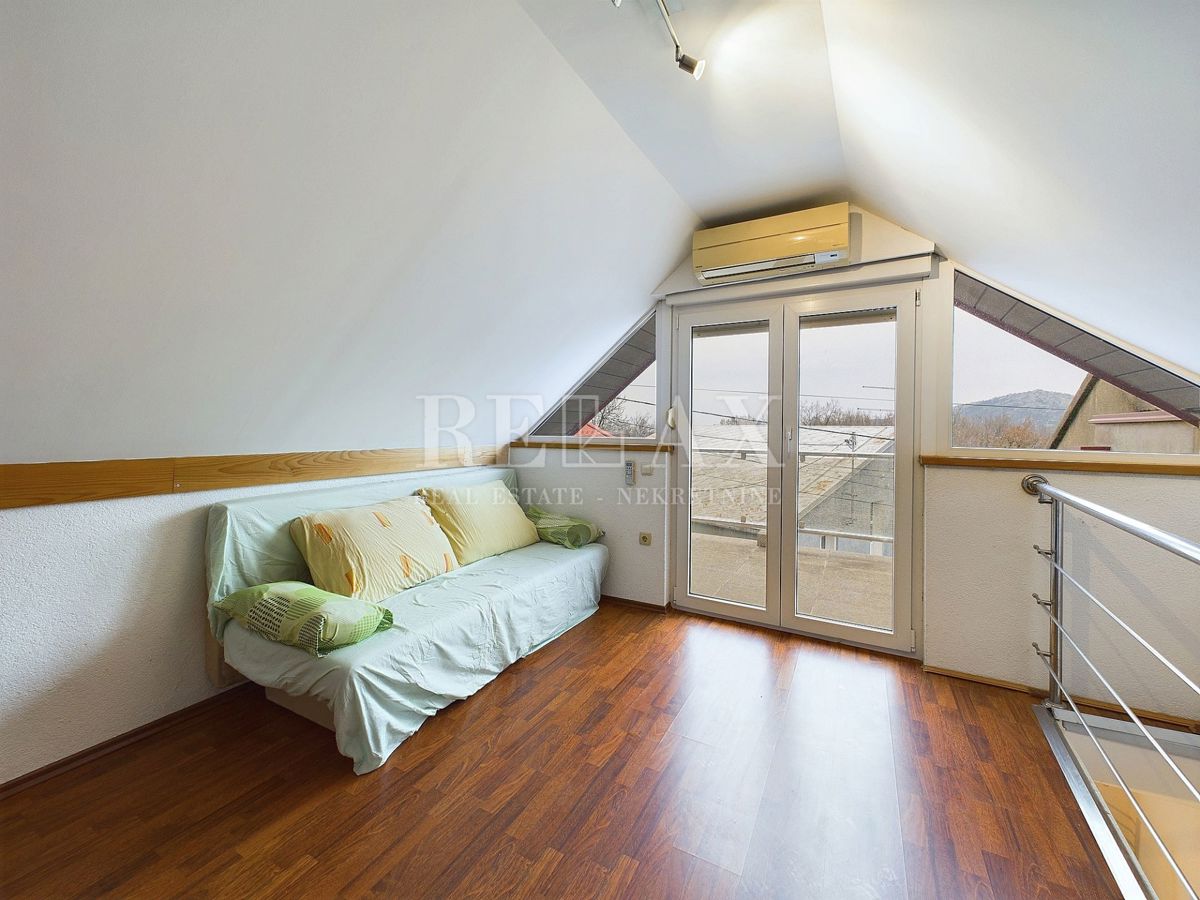 Bribir - spaziosa casa a schiera con garage