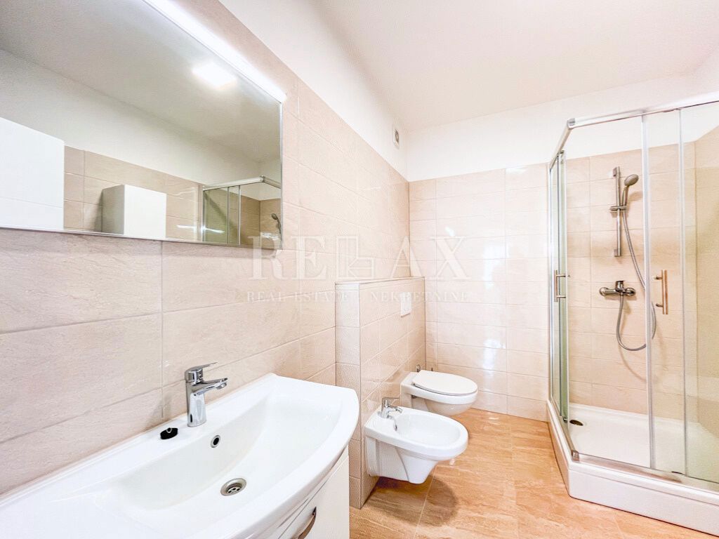 Viškovo, Saršoni - appartamento con due camere e balcone 