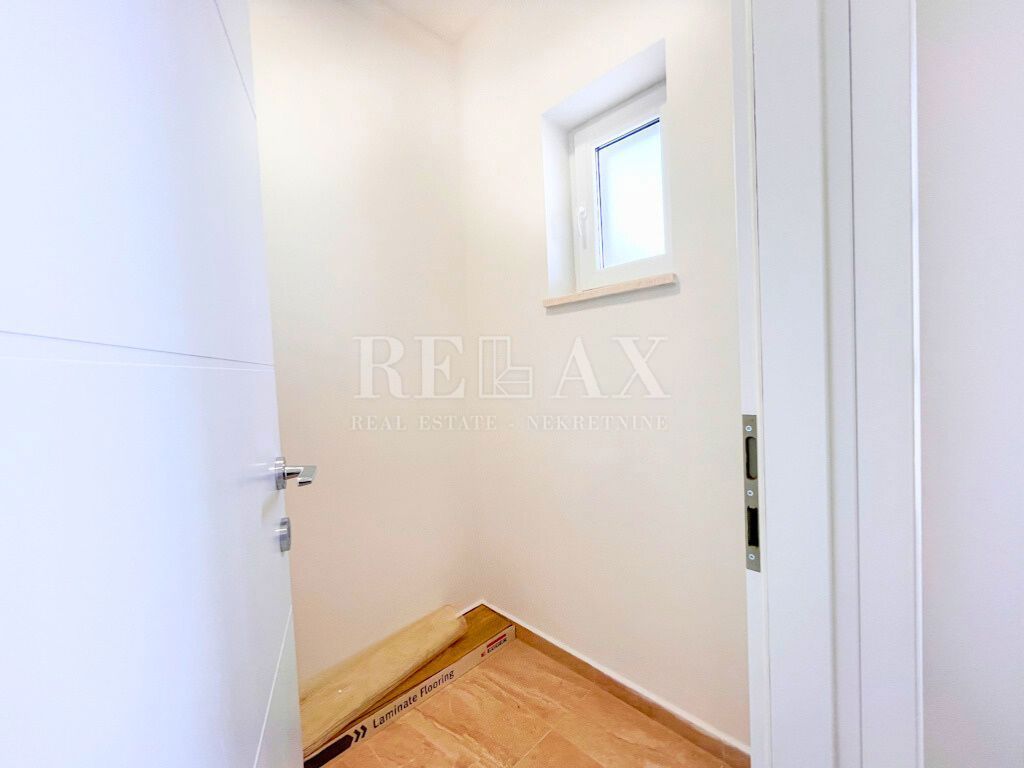 Viškovo, Saršoni - appartamento con due camere e balcone 