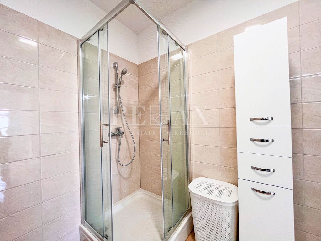 Viškovo, Saršoni - appartamento con due camere e balcone 