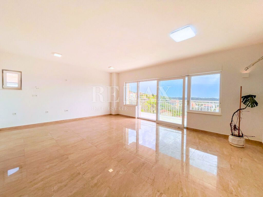 Viškovo, Saršoni - appartamento con due camere e balcone 