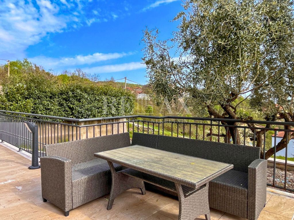 Viškovo, Saršoni - appartamento con due camere e balcone 