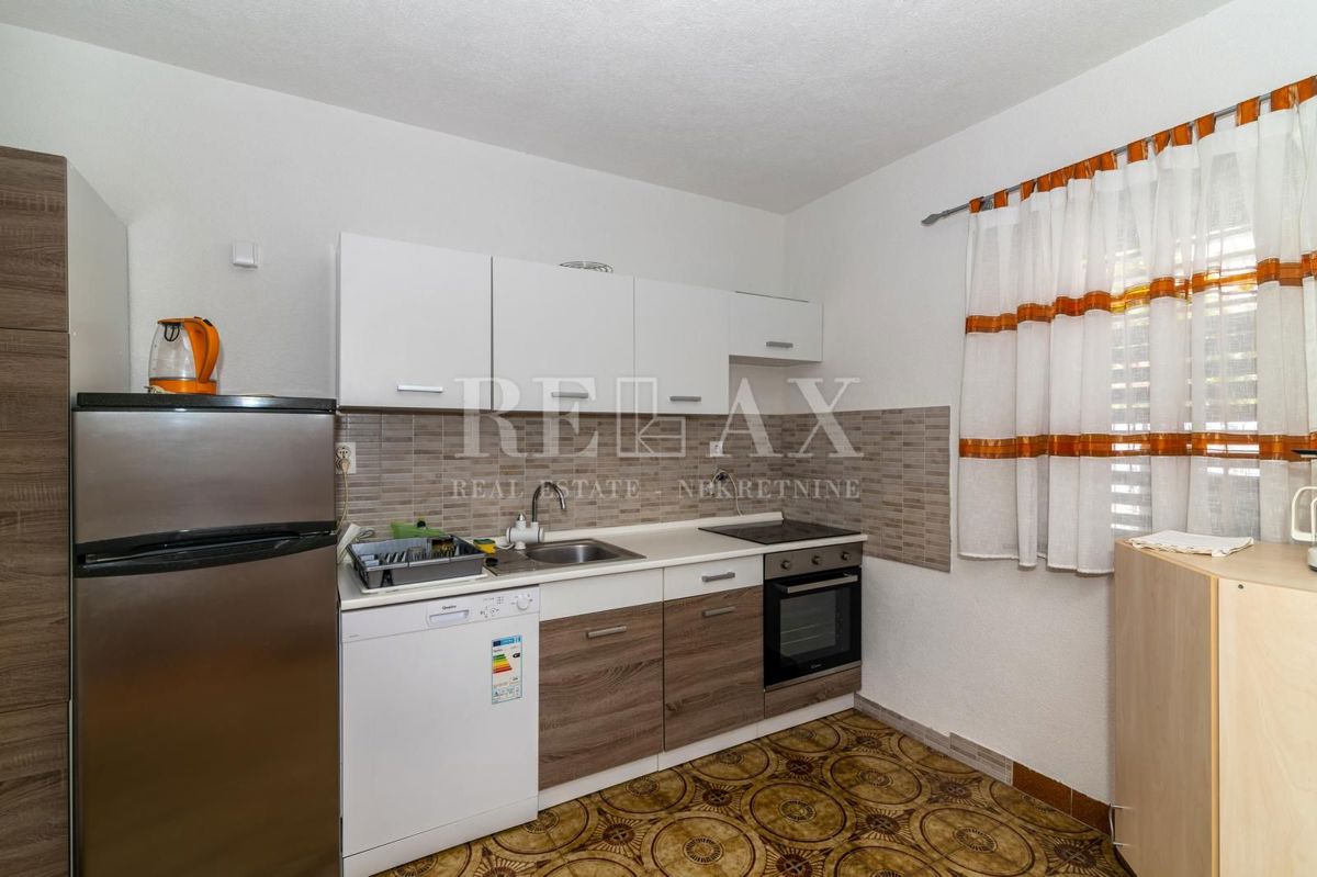 Senj, Sveti Juraj - casa a tre piani in prima fila sul mare