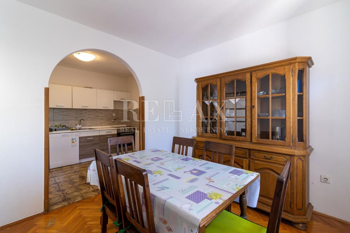 Senj, Sveti Juraj - casa a tre piani in prima fila sul mare