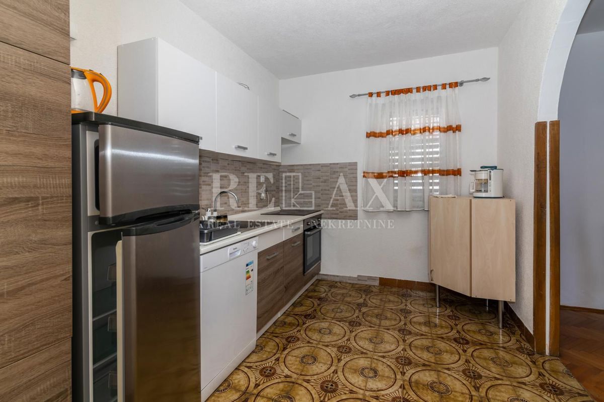 Senj, Sveti Juraj - casa a tre piani in prima fila sul mare