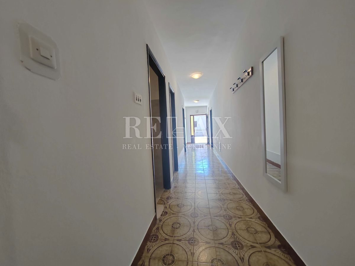 Senj, Sveti Juraj - casa a tre piani in prima fila sul mare