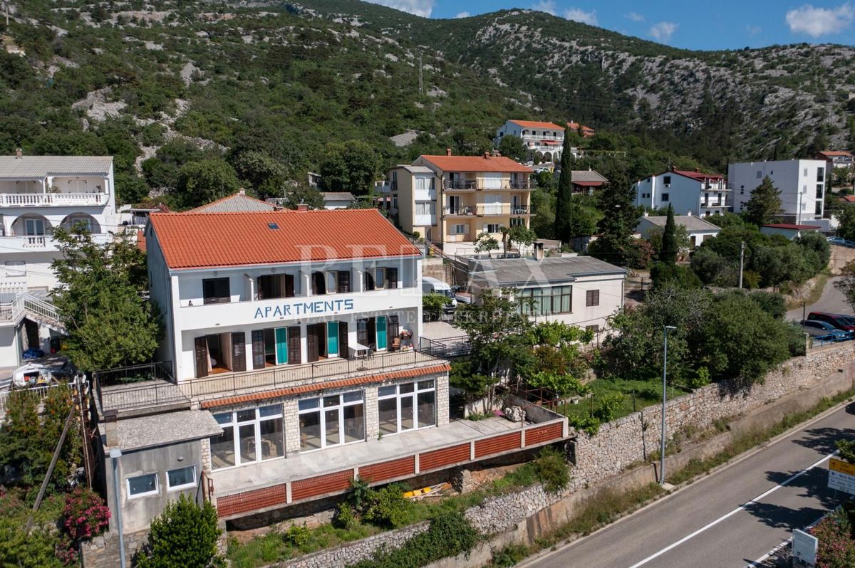 Senj, Sveti Juraj - casa a tre piani in prima fila sul mare