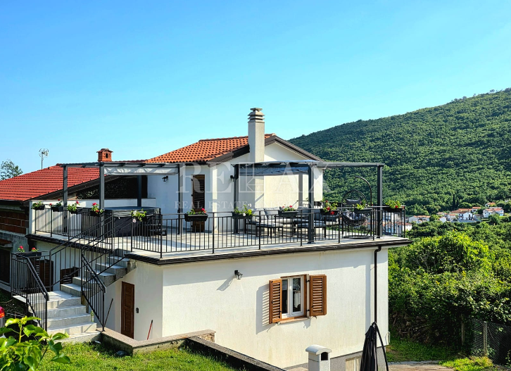 Brseč - una casa recentemente ristrutturata con jacuzzi, sauna e giardino paesaggistico