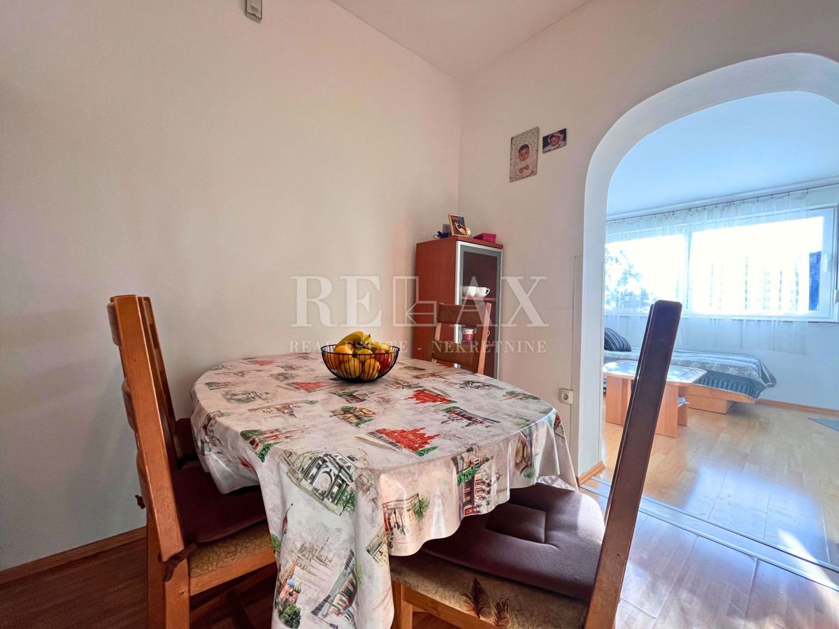 Rijeka, Sroki - appartamento con due camere da letto e ripostiglio