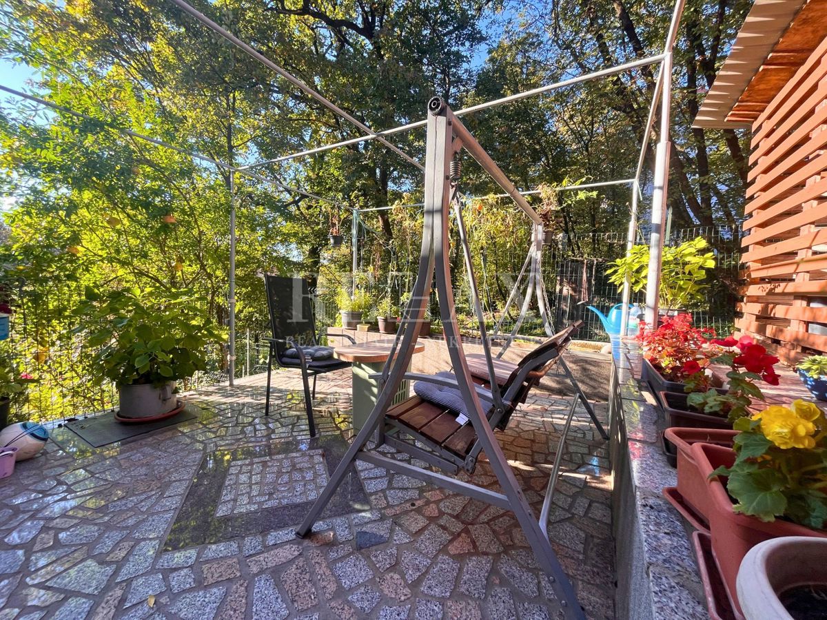 Rijeka, Sroki - appartamento con due camere da letto e ripostiglio