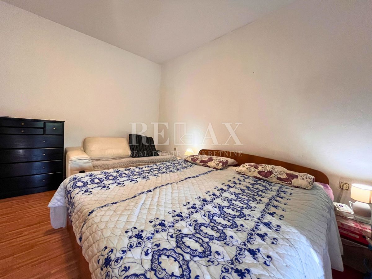 Rijeka, Sroki - appartamento con due camere da letto e ripostiglio