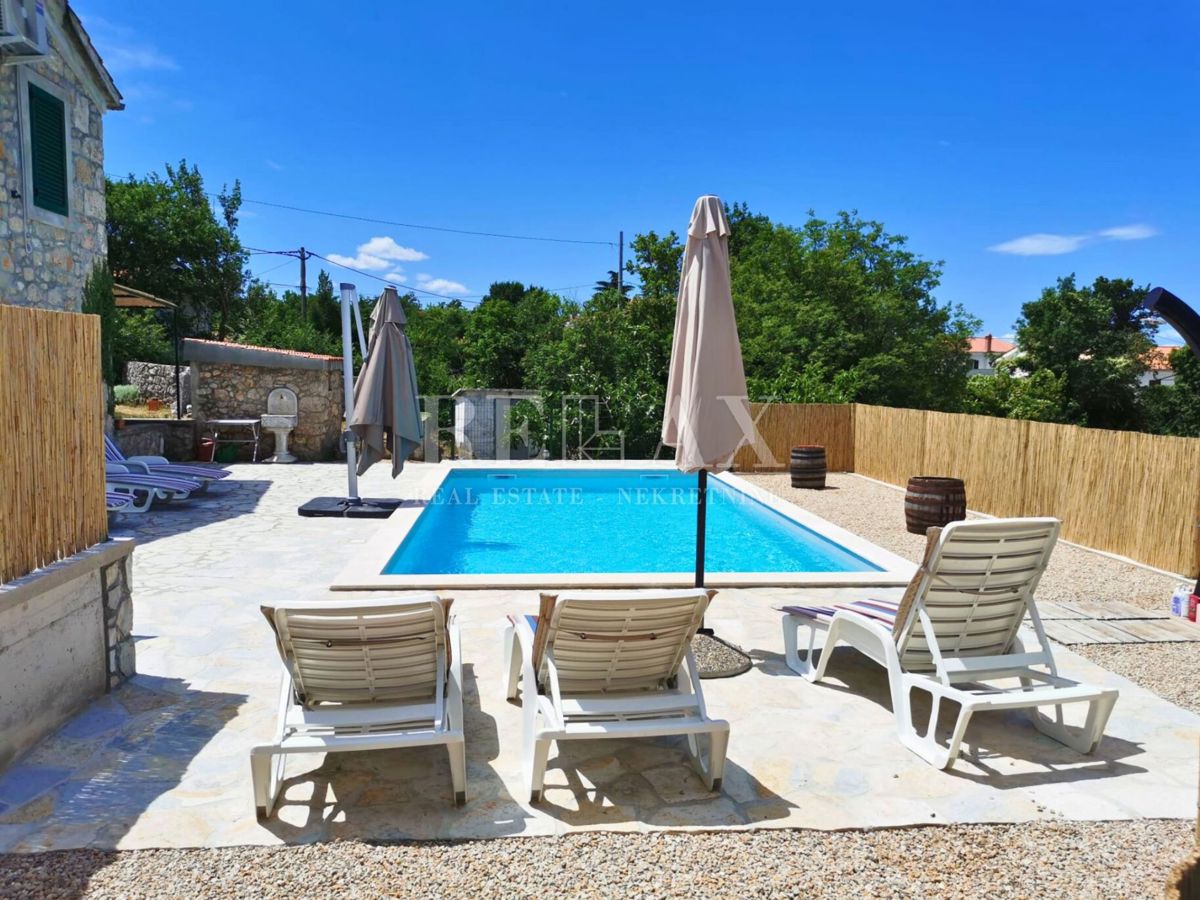 Dobrinj - villa in pietra ristrutturata, piscina