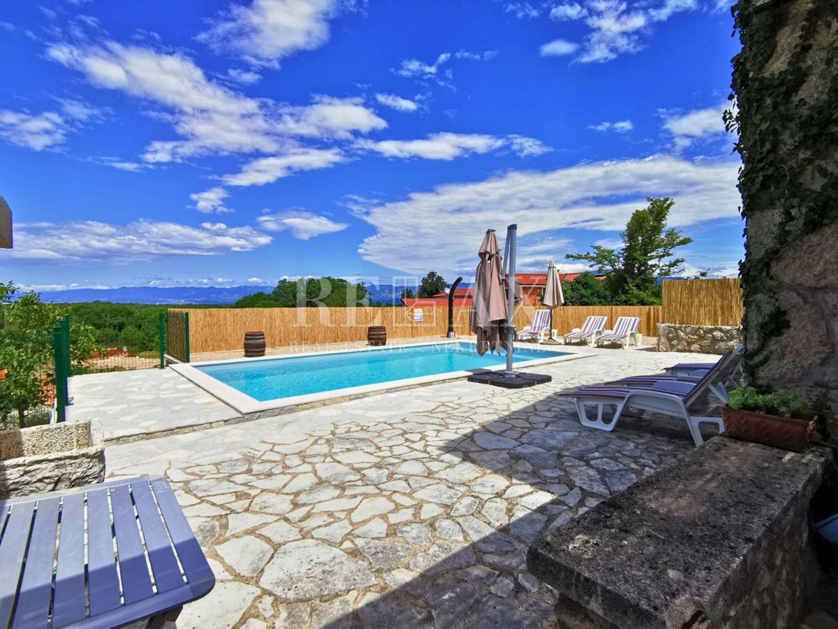 Dobrinj - villa in pietra ristrutturata, piscina