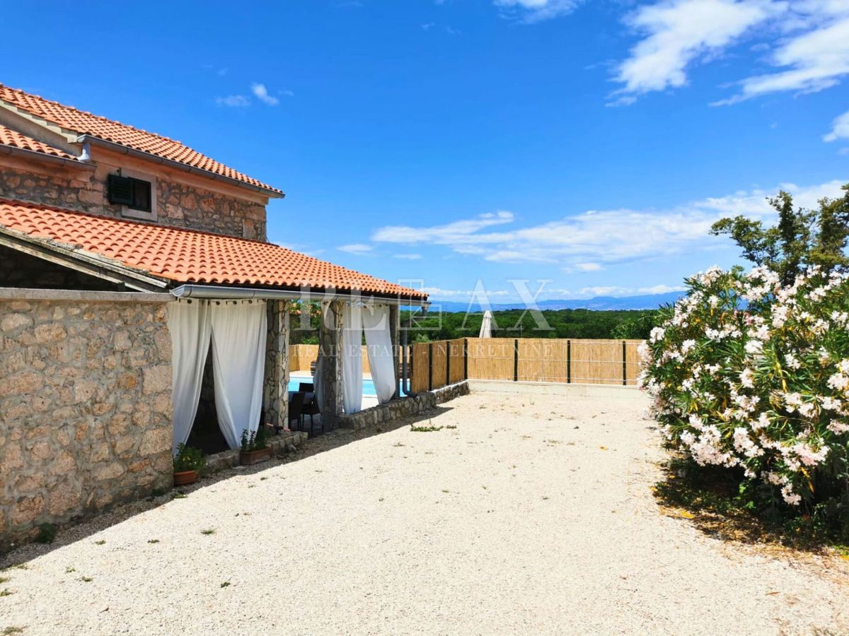 Dobrinj - villa in pietra ristrutturata, piscina