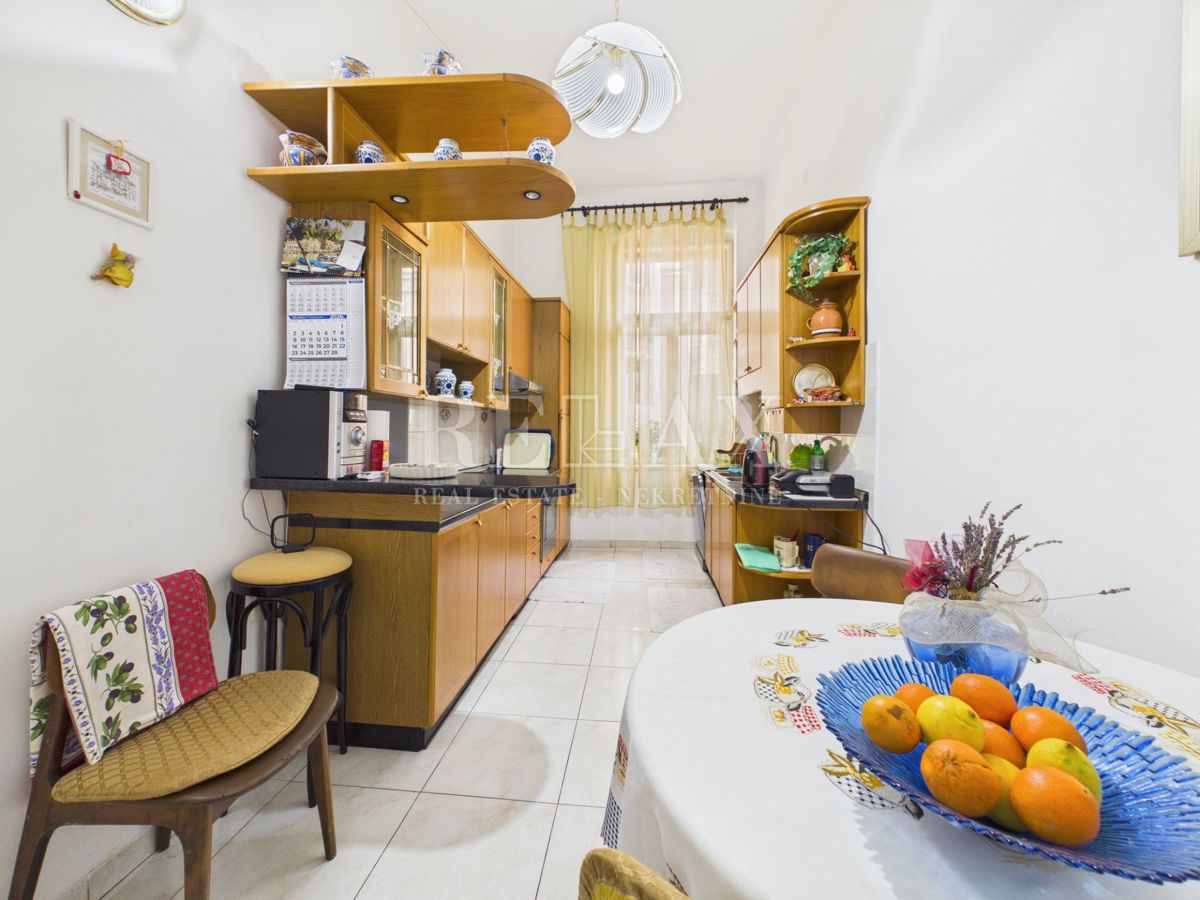 Rijeka - appartamento classico con quattro camere da letto nel centro storico, 134,67 m2