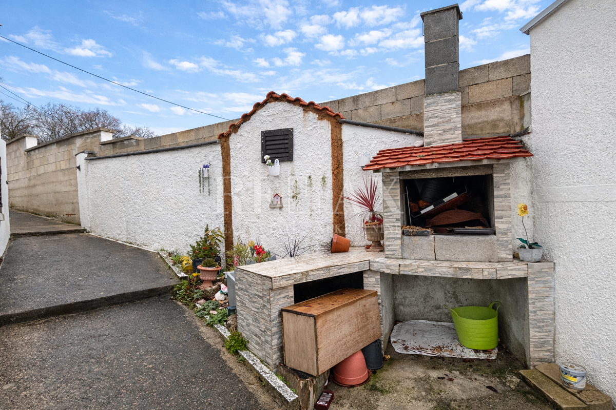 Novi Vinodolski, Donji Zagon - casa con garage