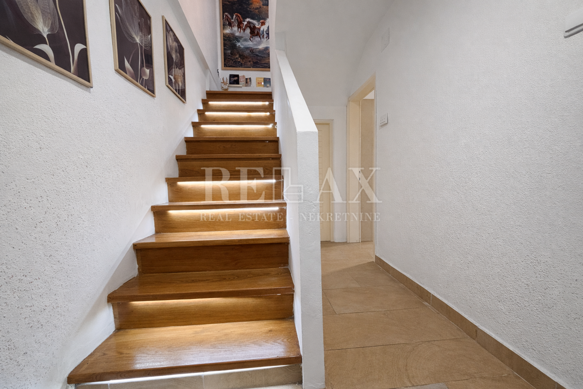 Novi Vinodolski, Donji Zagon - casa con garage