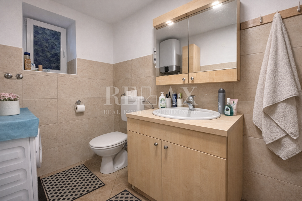 Novi Vinodolski, Donji Zagon - casa con garage