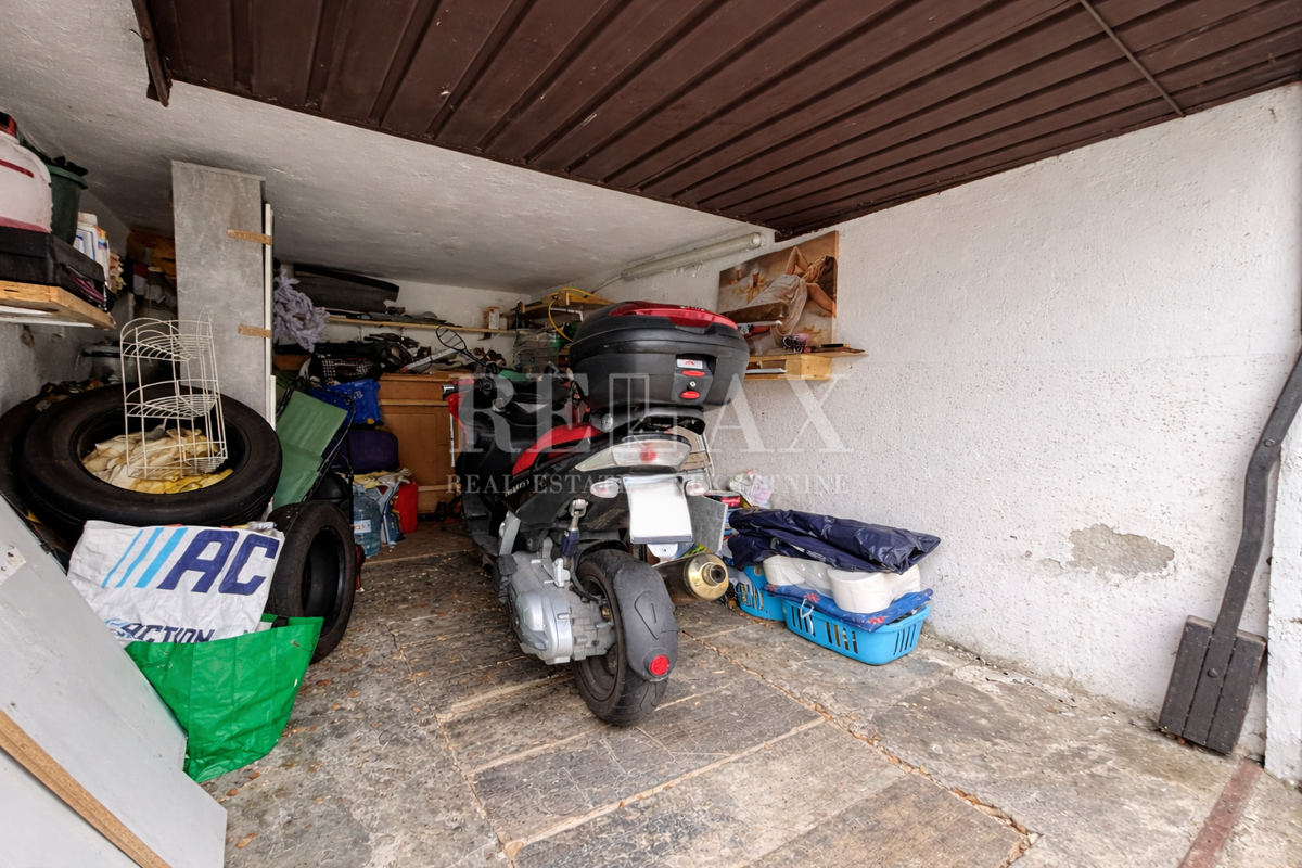 Novi Vinodolski, Donji Zagon - casa con garage