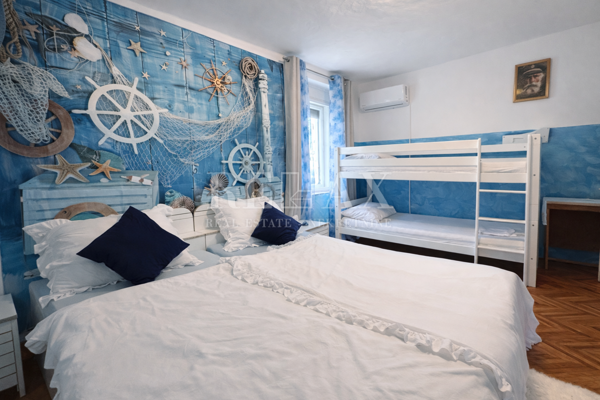 Novi Vinodolski, Donji Zagon - casa con garage