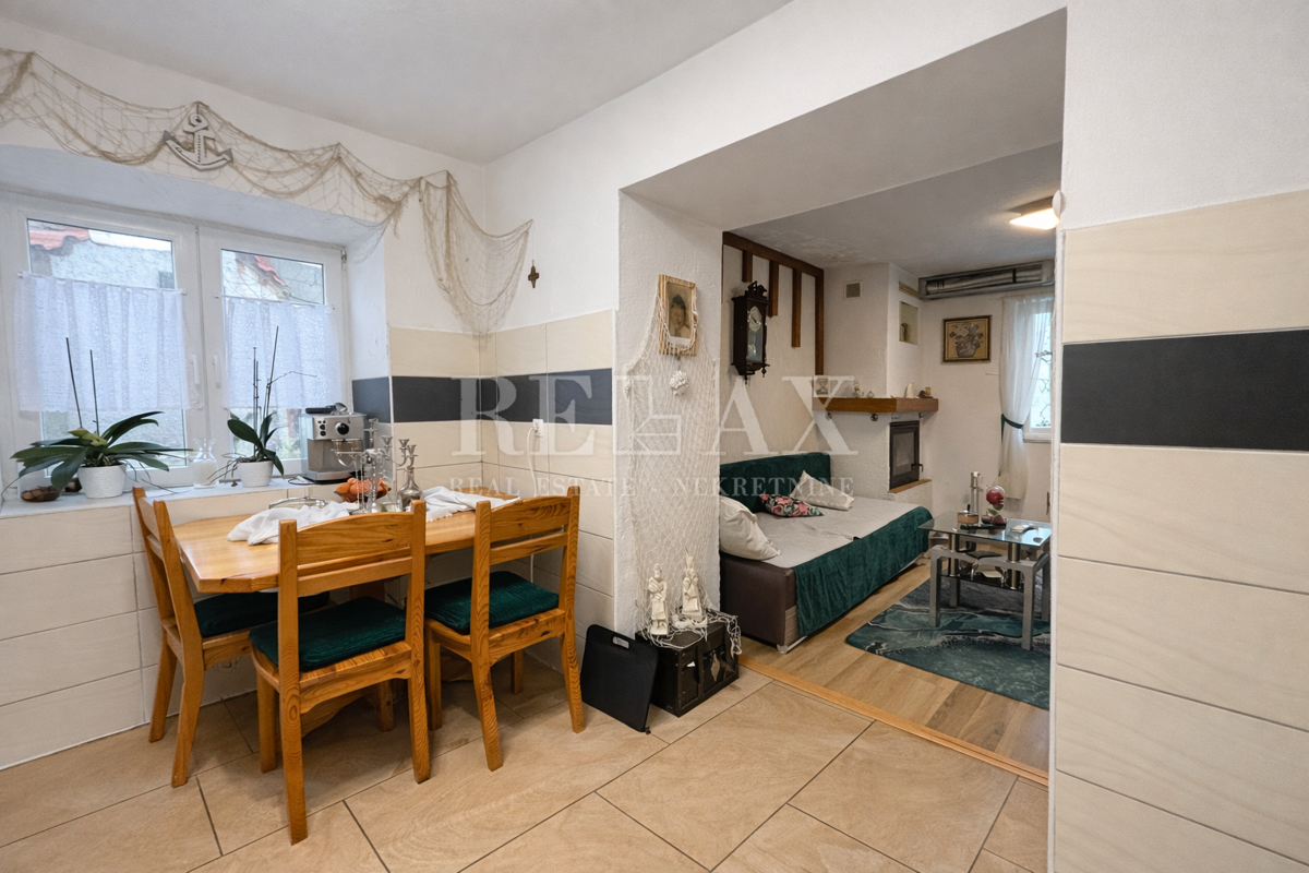 Novi Vinodolski, Donji Zagon - casa con garage