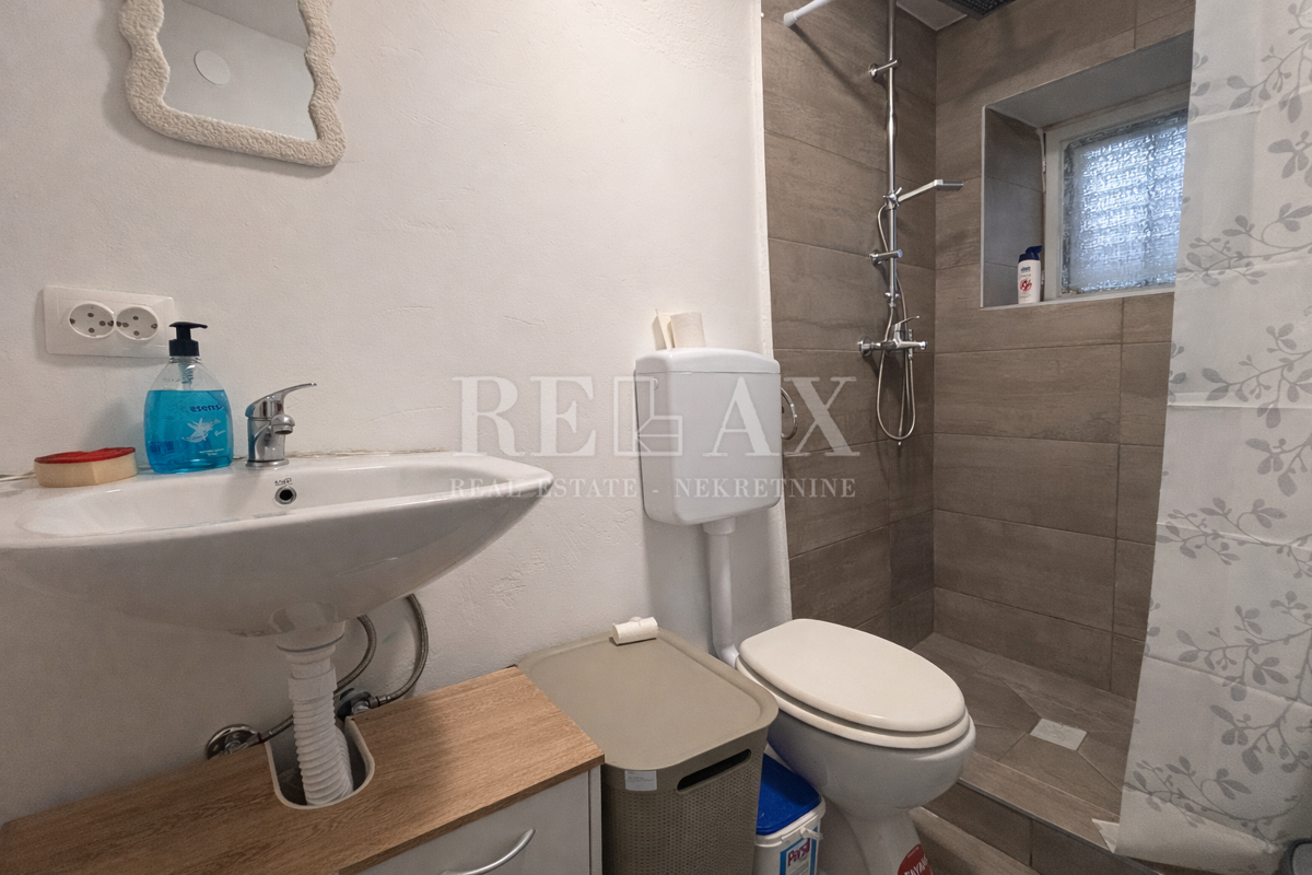 Novi Vinodolski, Donji Zagon - casa con garage