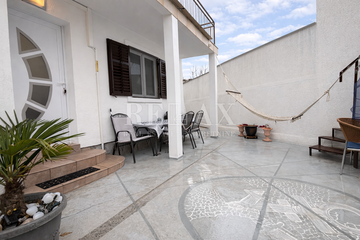 Novi Vinodolski, Donji Zagon - casa con garage