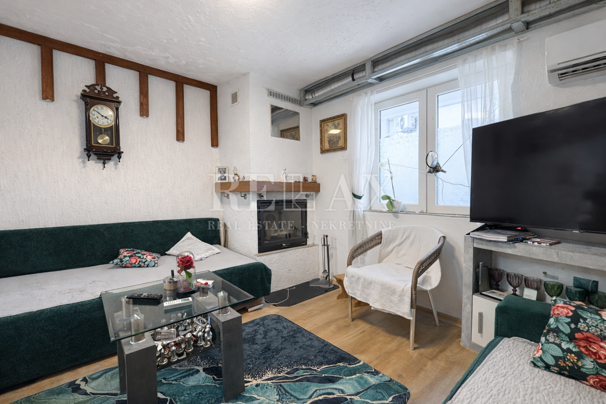 Novi Vinodolski, Donji Zagon - casa con garage