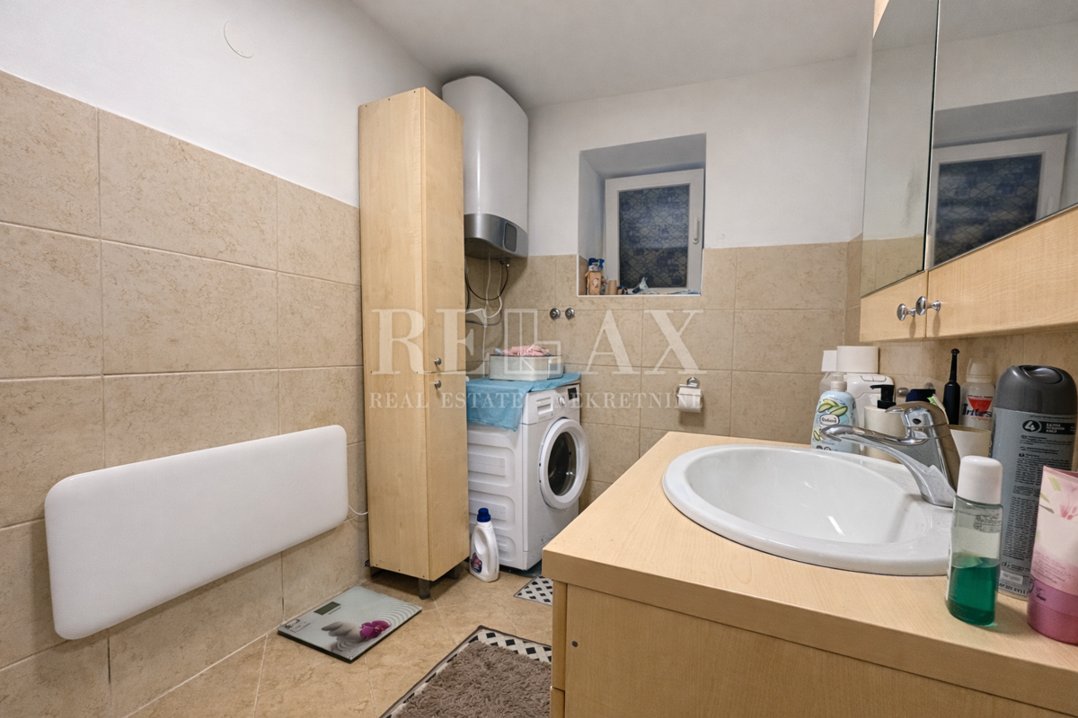 Novi Vinodolski, Donji Zagon - casa con garage