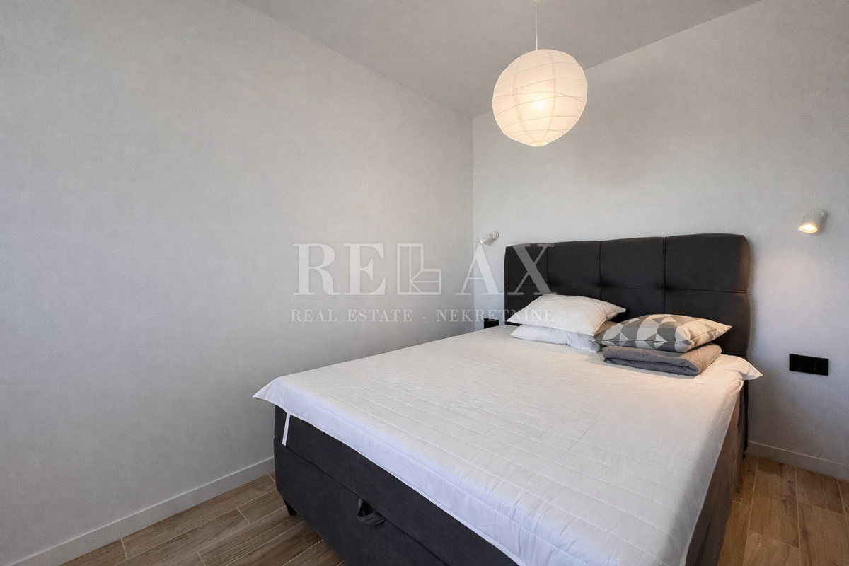 Crikvenica - casa di nuova costruzione con 4 appartamenti, piscina e vista mare